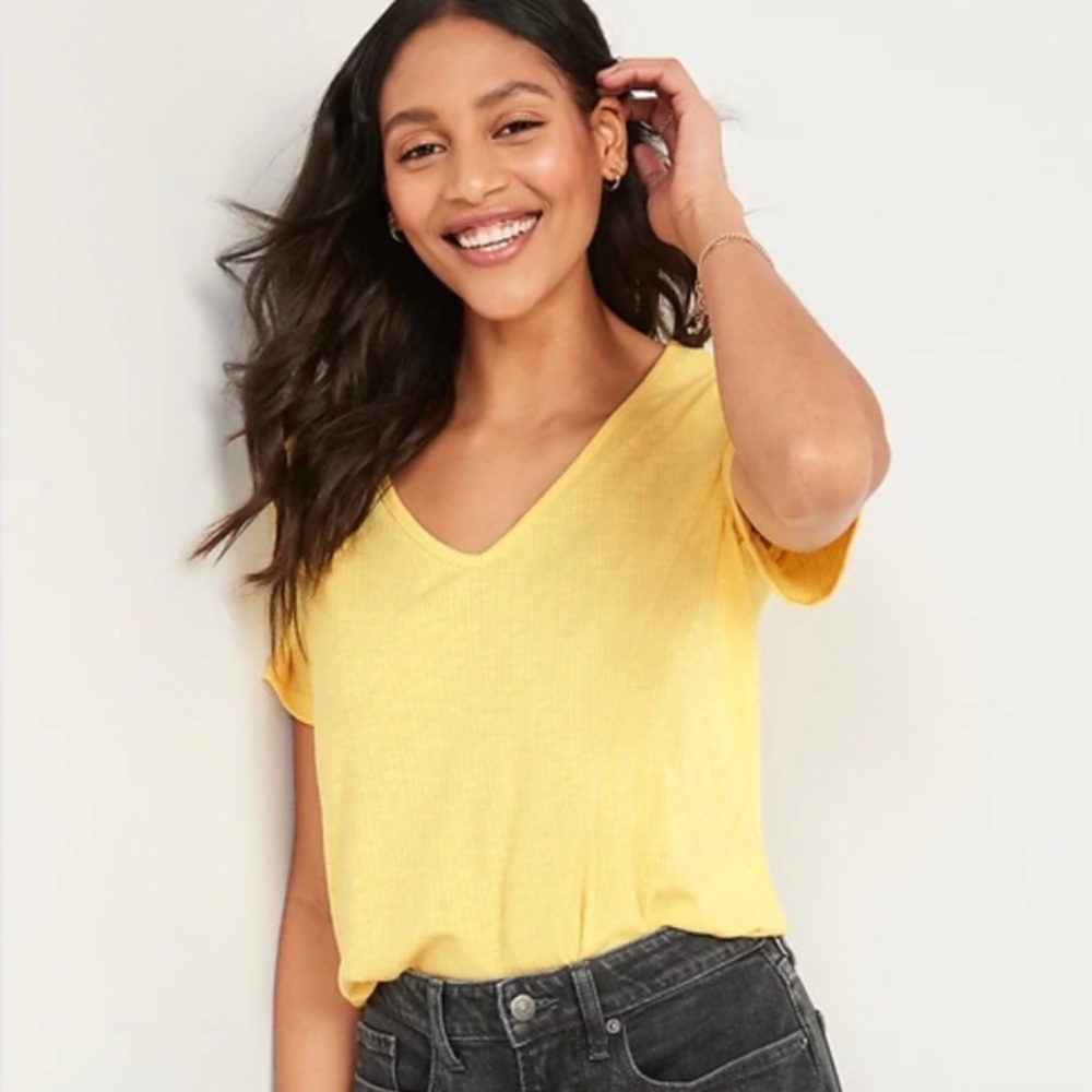 2/$10 Old Navy yellow luxe ribbed knit v neck tee shirt large